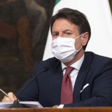 giuseppe conte con la mascherina