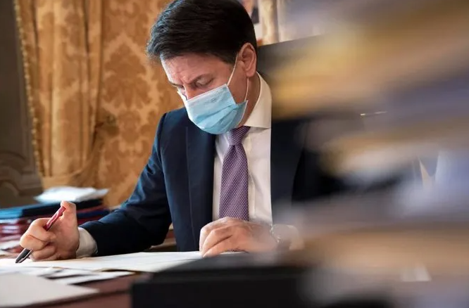 GIUSEPPE CONTE MASCHERINA