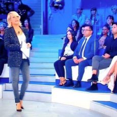 Maria De Filippi nella bufera: un dettaglio a “C’è Posta per Te” non è sfuggito a nessuno