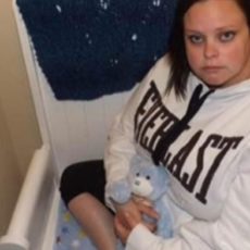 Donna perde suo figlio alla nascita e mette in vendita la culla: poi il compratore ritorna e…