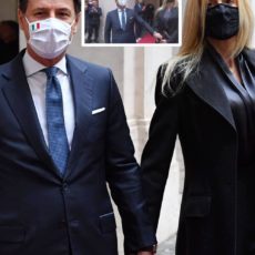 Cerimonia di uscita per Giuseppe Conte: tante lacrime e amarezza