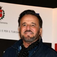 Christian De Sica sconvolto da un terribile episodio