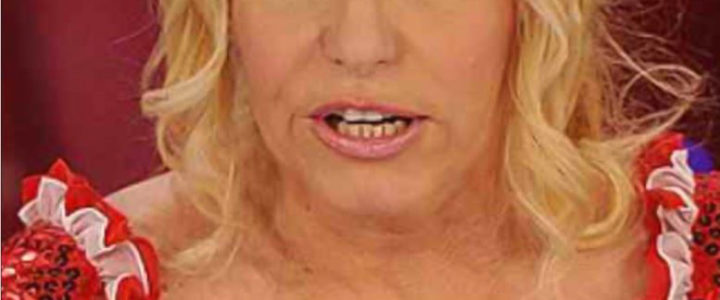 Il colpo di scena “sono donna trans”