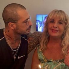 Compleanno di mamma Corona, il post su Instagram del figlio