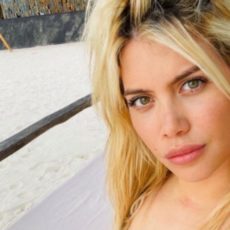 Wanda Nara, che fatica che fa quel bikini! E lo scatto fa discutere…