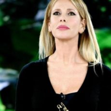Alessia Marcuzzi si ritira da Mediaset: “con grandissima sofferenza”